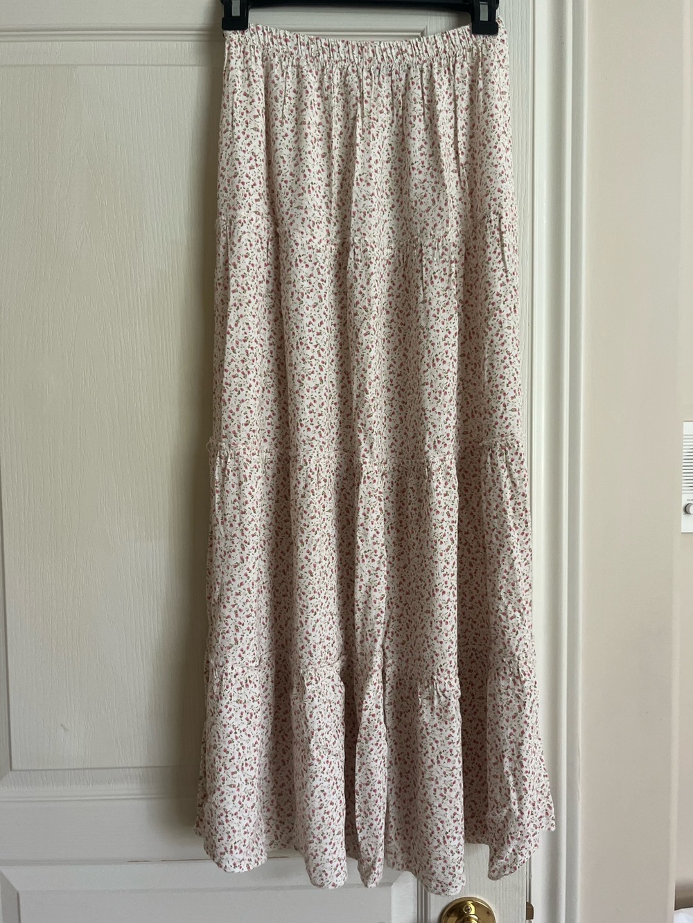 Brandy Melville Pink & White Floral Tiered Maxi Izzy Skirt